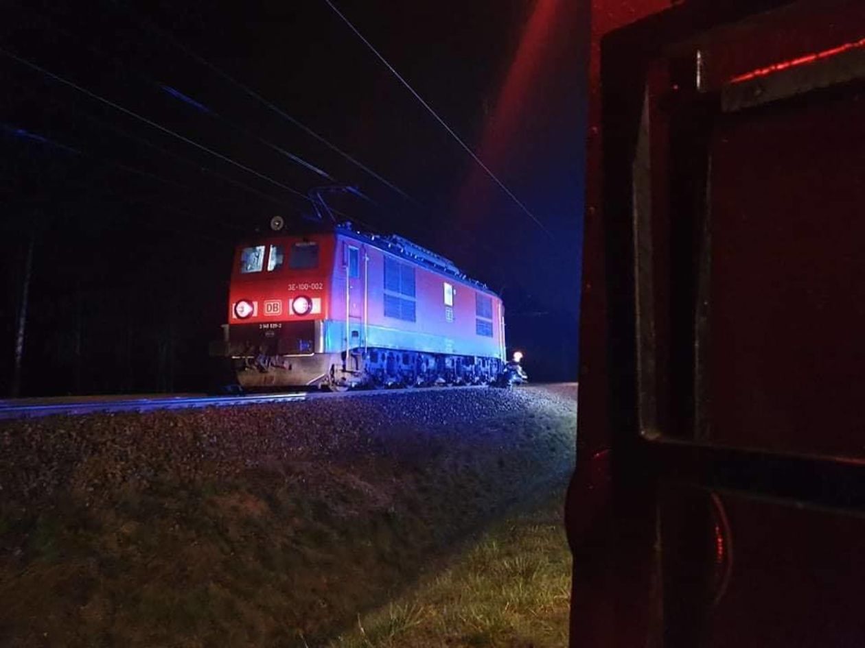  Styrzyniec. Tragiczny wypadek na przejeździe kolejowym (zdjęcie 1) - Autor: OSP KSRG Sławacinek Stary
