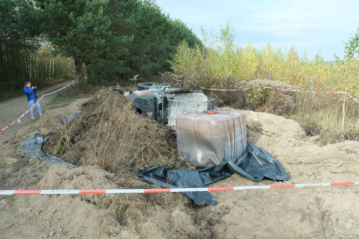  Chemikalia znalezione w Osówce w gminie Niemce (zdjęcie 1) - Autor: Maciej Kaczanowski