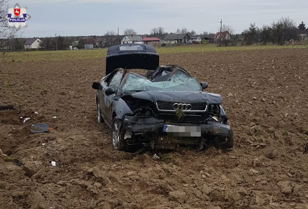  Wypadek w Matygach na drodze Puławy - Dęblin (zdjęcie 1) - Autor: Policja