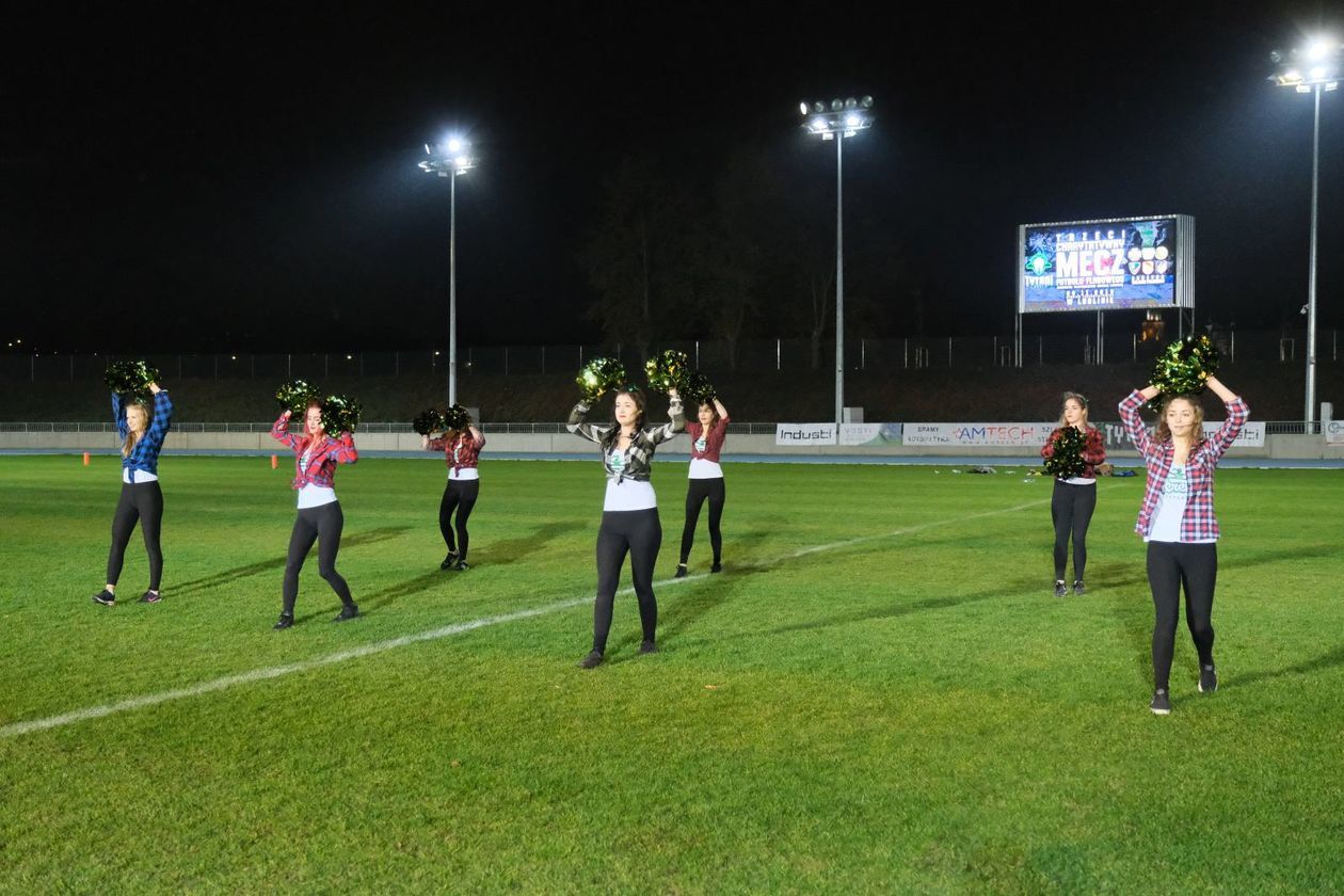  Trzeci charytatywny mecz futbolu flagowego Tytani vs Drużyna Wojska Polskiego (zdjęcie 1) - Autor: Maciej Kaczanowski