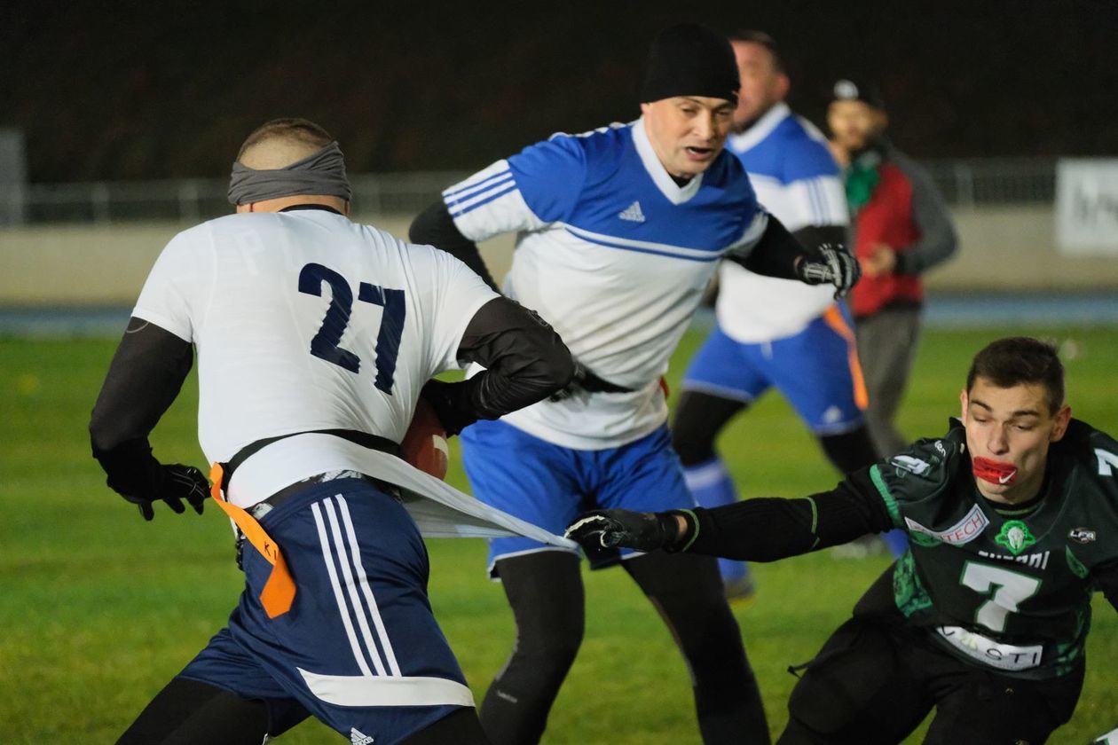  Trzeci charytatywny mecz futbolu flagowego Tytani vs Drużyna Wojska Polskiego (zdjęcie 1) - Autor: Maciej Kaczanowski