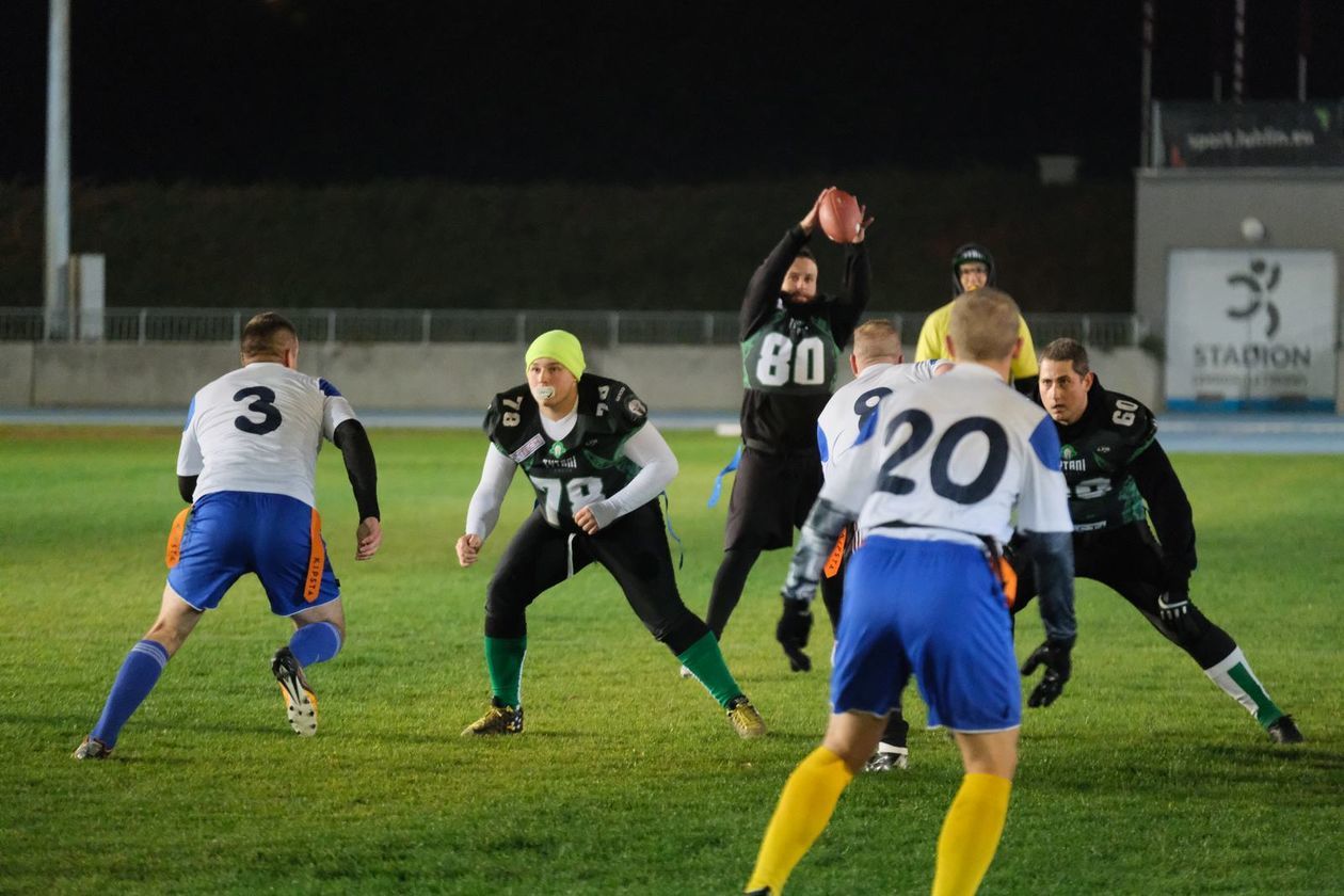  Trzeci charytatywny mecz futbolu flagowego Tytani vs Drużyna Wojska Polskiego (zdjęcie 1) - Autor: Maciej Kaczanowski