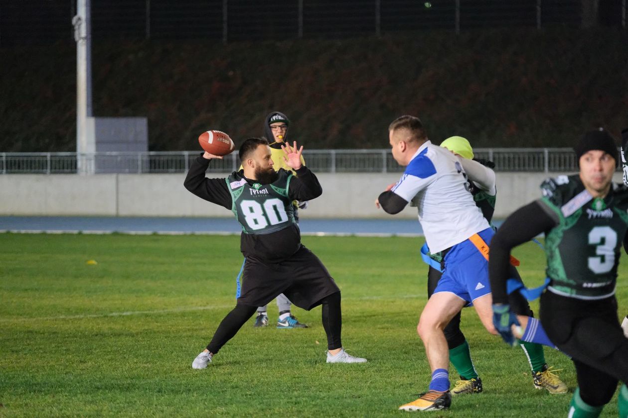  Trzeci charytatywny mecz futbolu flagowego Tytani vs Drużyna Wojska Polskiego (zdjęcie 1) - Autor: Maciej Kaczanowski