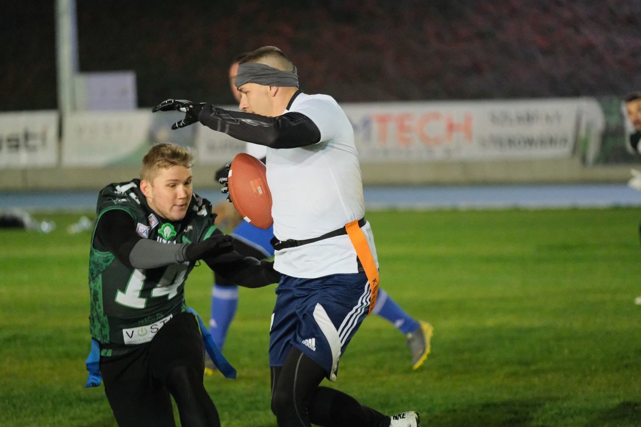  Trzeci charytatywny mecz futbolu flagowego Tytani vs Drużyna Wojska Polskiego (zdjęcie 1) - Autor: Maciej Kaczanowski