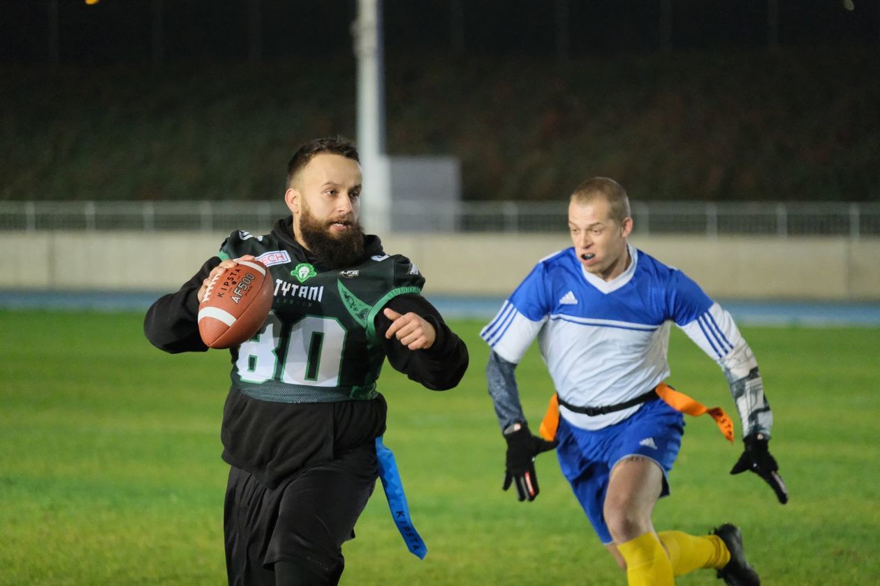  Trzeci charytatywny mecz futbolu flagowego Tytani vs Drużyna Wojska Polskiego (zdjęcie 1) - Autor: Maciej Kaczanowski