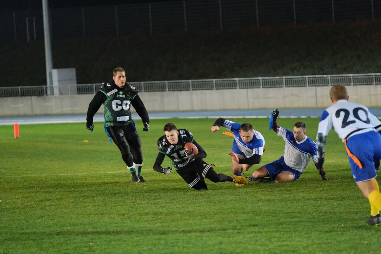  Trzeci charytatywny mecz futbolu flagowego Tytani vs Drużyna Wojska Polskiego (zdjęcie 1) - Autor: Maciej Kaczanowski