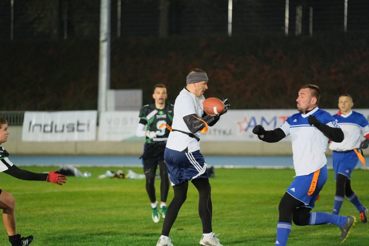  Trzeci charytatywny mecz futbolu flagowego Tytani vs Drużyna Wojska Polskiego (zdjęcie 1) - Autor: Maciej Kaczanowski