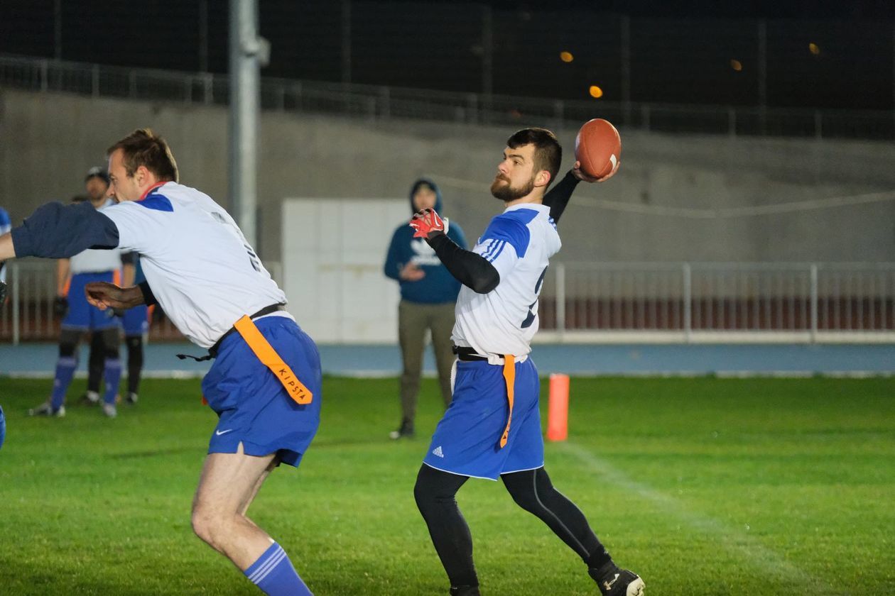  Trzeci charytatywny mecz futbolu flagowego Tytani vs Drużyna Wojska Polskiego (zdjęcie 1) - Autor: Maciej Kaczanowski