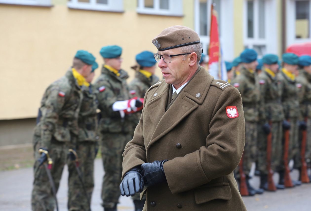  Ślubowanie uczniów klas pierwszych XIV LO w Lublinie (zdjęcie 1) - Autor: Piotr Michalski