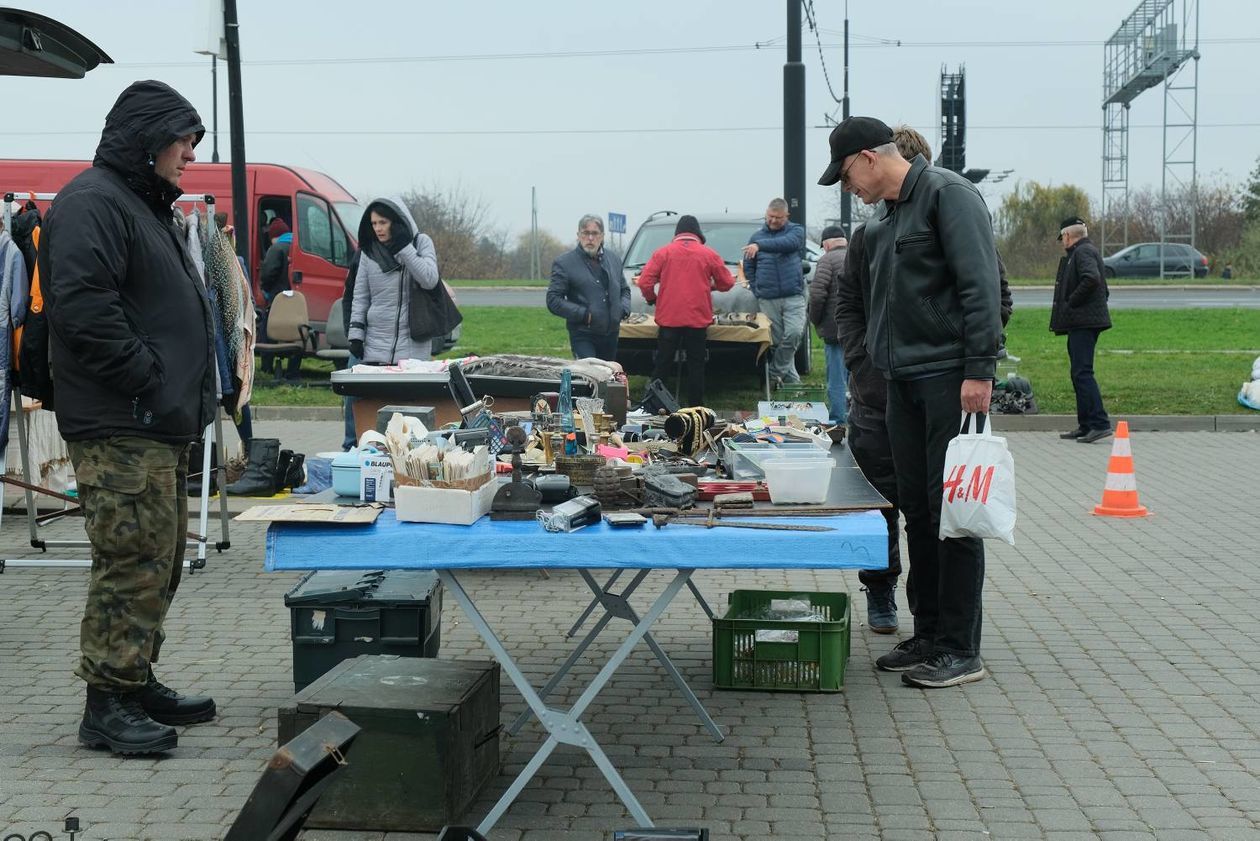  Wyprzedaż garażowa na Targu pod Zamkiem (zdjęcie 1) - Autor: Maciej Kaczanowski