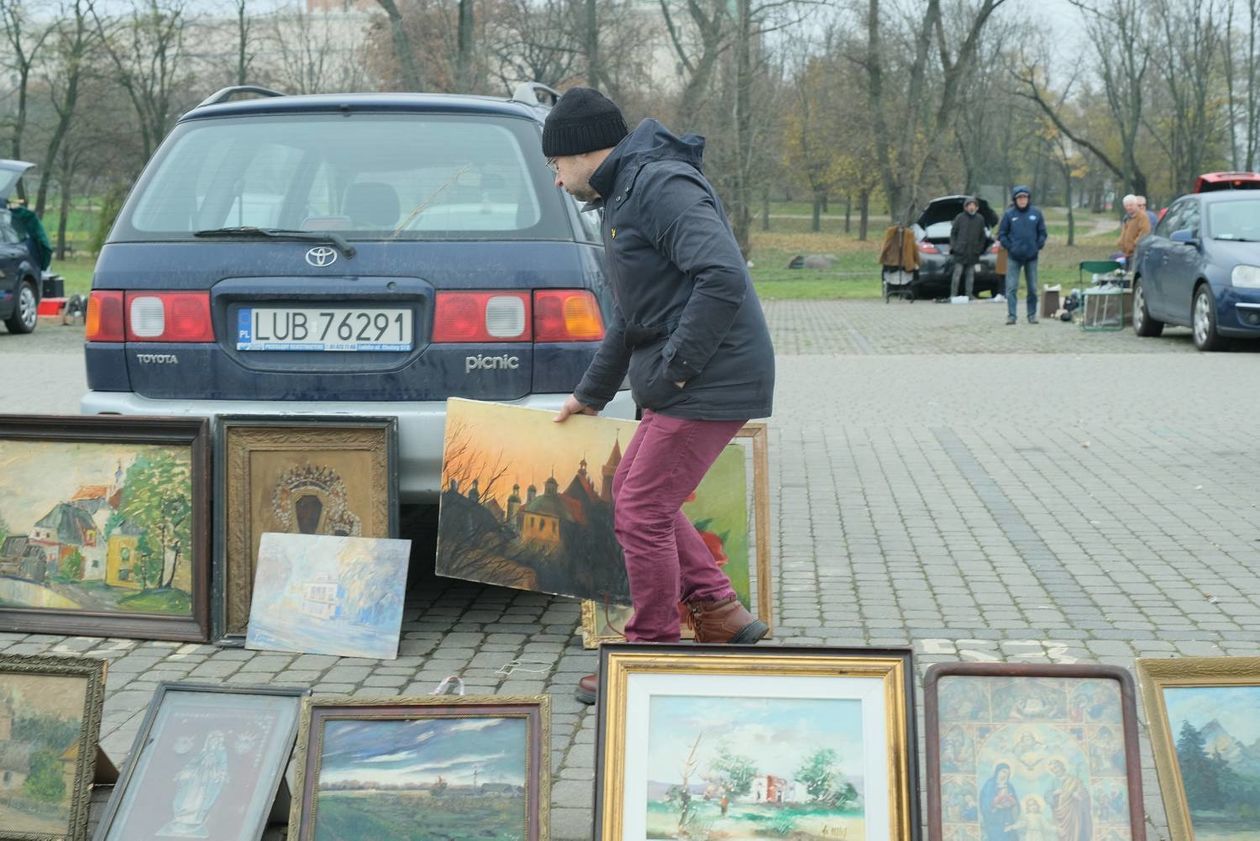  Wyprzedaż garażowa na Targu pod Zamkiem (zdjęcie 1) - Autor: Maciej Kaczanowski