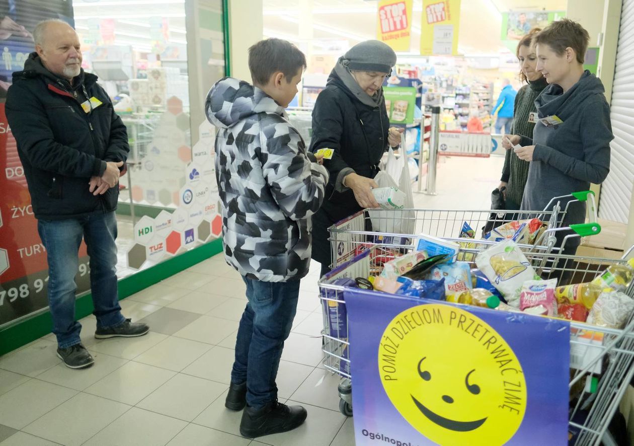  Akcja charytatywna Pomóż Dzieciom Przetrwać Zimę (zdjęcie 1) - Autor: Maciej Kaczanowski