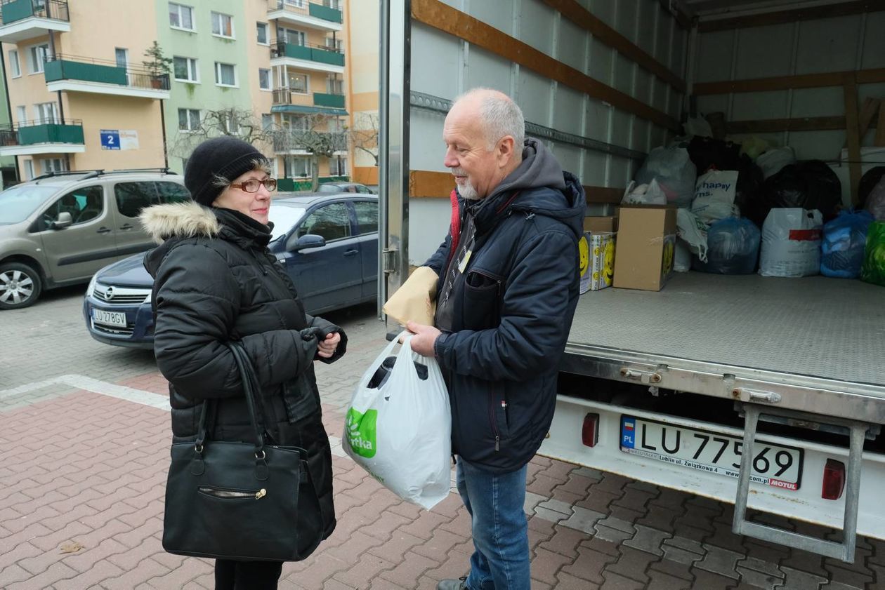  Akcja charytatywna Pomóż Dzieciom Przetrwać Zimę (zdjęcie 1) - Autor: Maciej Kaczanowski