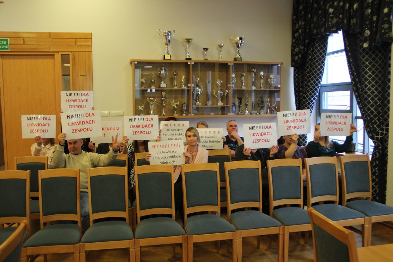  Sesja Rady Miasta Biała Podlaska w sprawie żłobków (zdjęcie 1) - Autor: Ewelina Burda