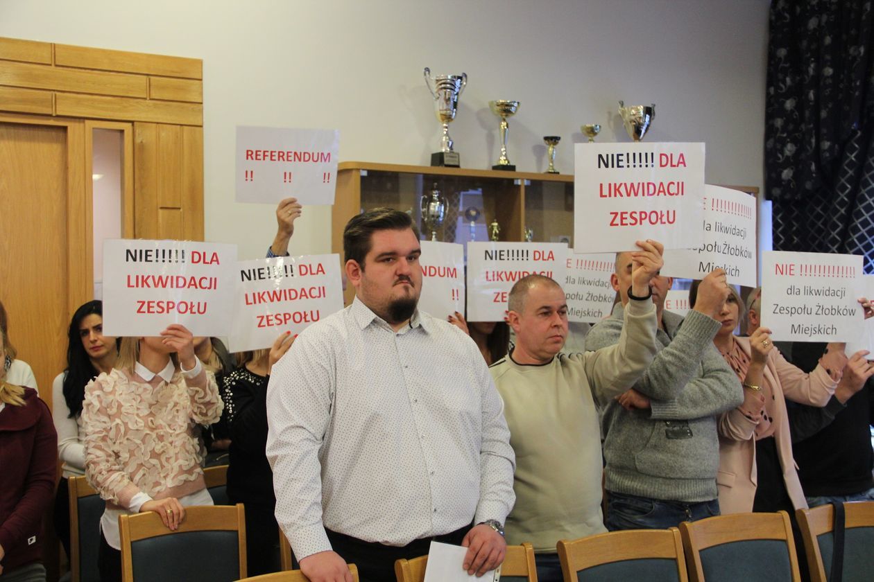  Sesja Rady Miasta Biała Podlaska w sprawie żłobków (zdjęcie 1) - Autor: Ewelina Burda