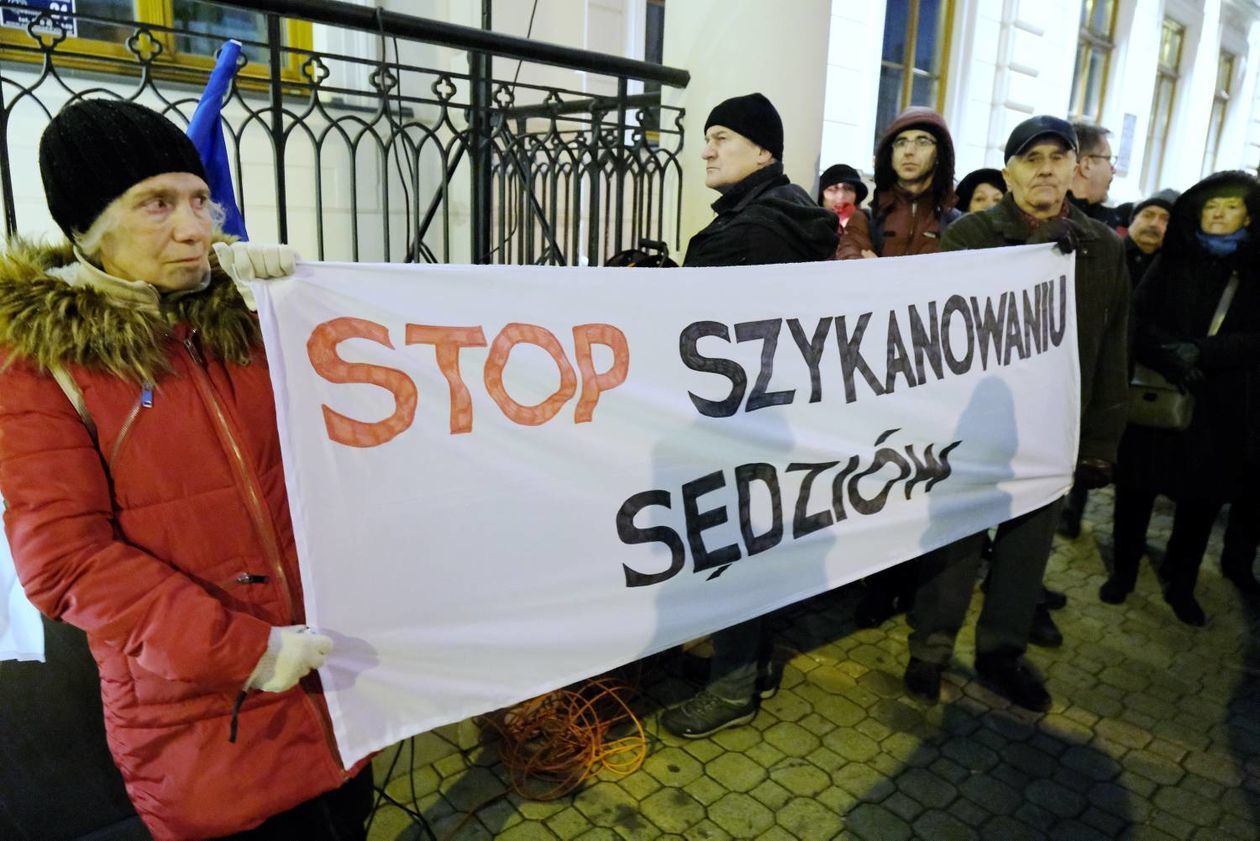  Protest przed Sądem Okręgowym w Lublinie (zdjęcie 1) - Autor: Maciej Kaczanowski
