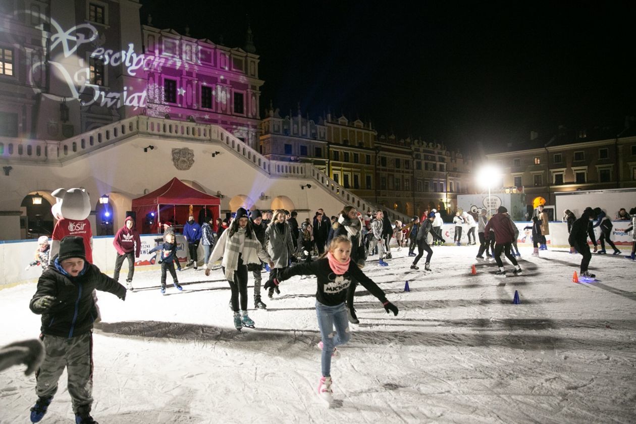  Zamość jak z bajki. Rynek Wielki już oświetlony na święta (zdjęcie 1) - Autor: Kazimierz Chmiel