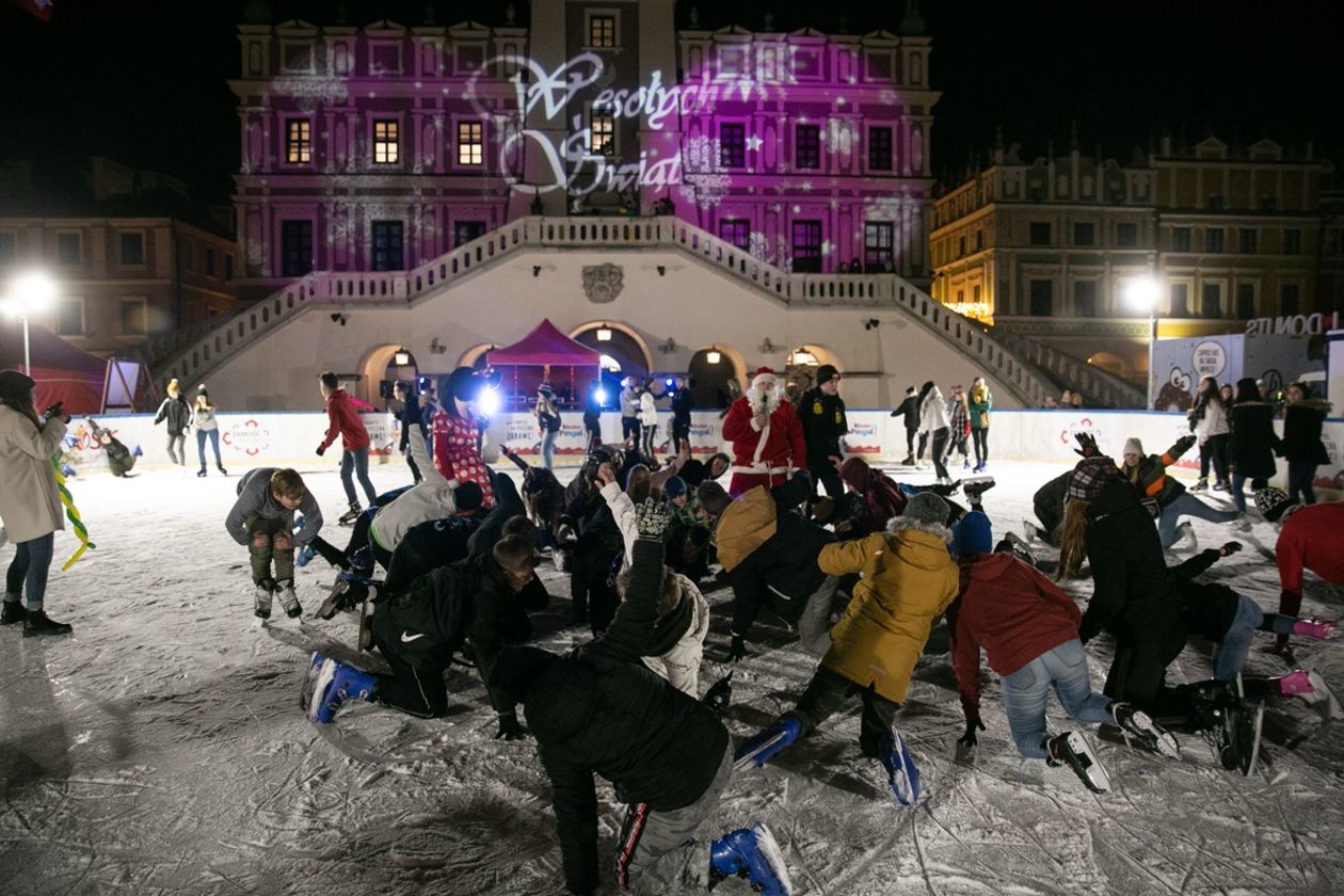  Zamość jak z bajki. Rynek Wielki już oświetlony na święta (zdjęcie 1) - Autor: Kazimierz Chmiel