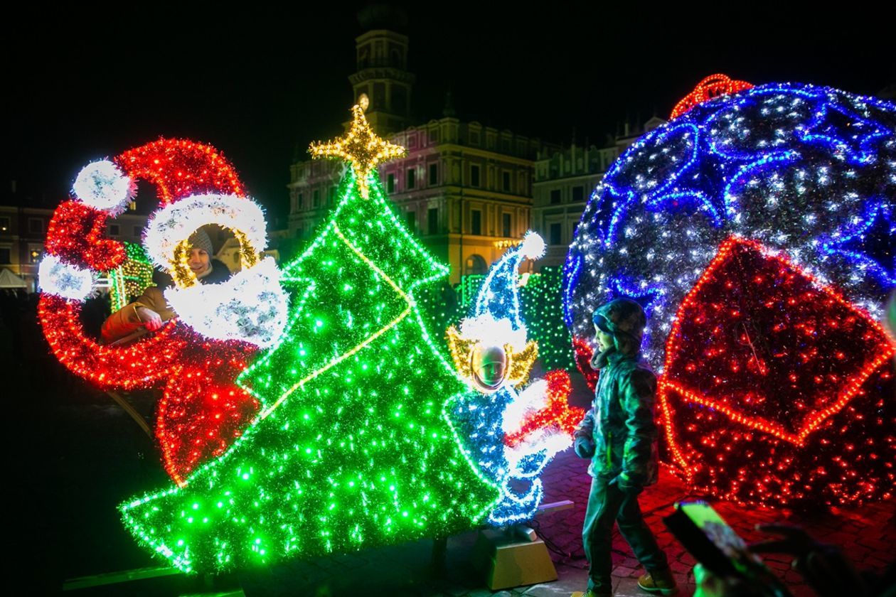  Zamość jak z bajki. Rynek Wielki już oświetlony na święta (zdjęcie 1) - Autor: Kazimierz Chmiel