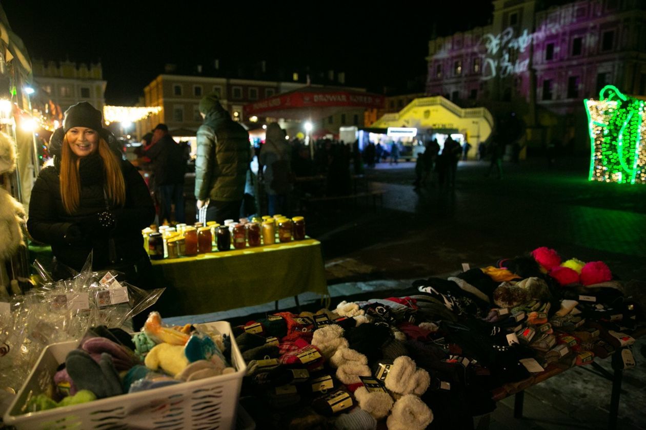  Zamość jak z bajki. Rynek Wielki już oświetlony na święta (zdjęcie 1) - Autor: Kazimierz Chmiel