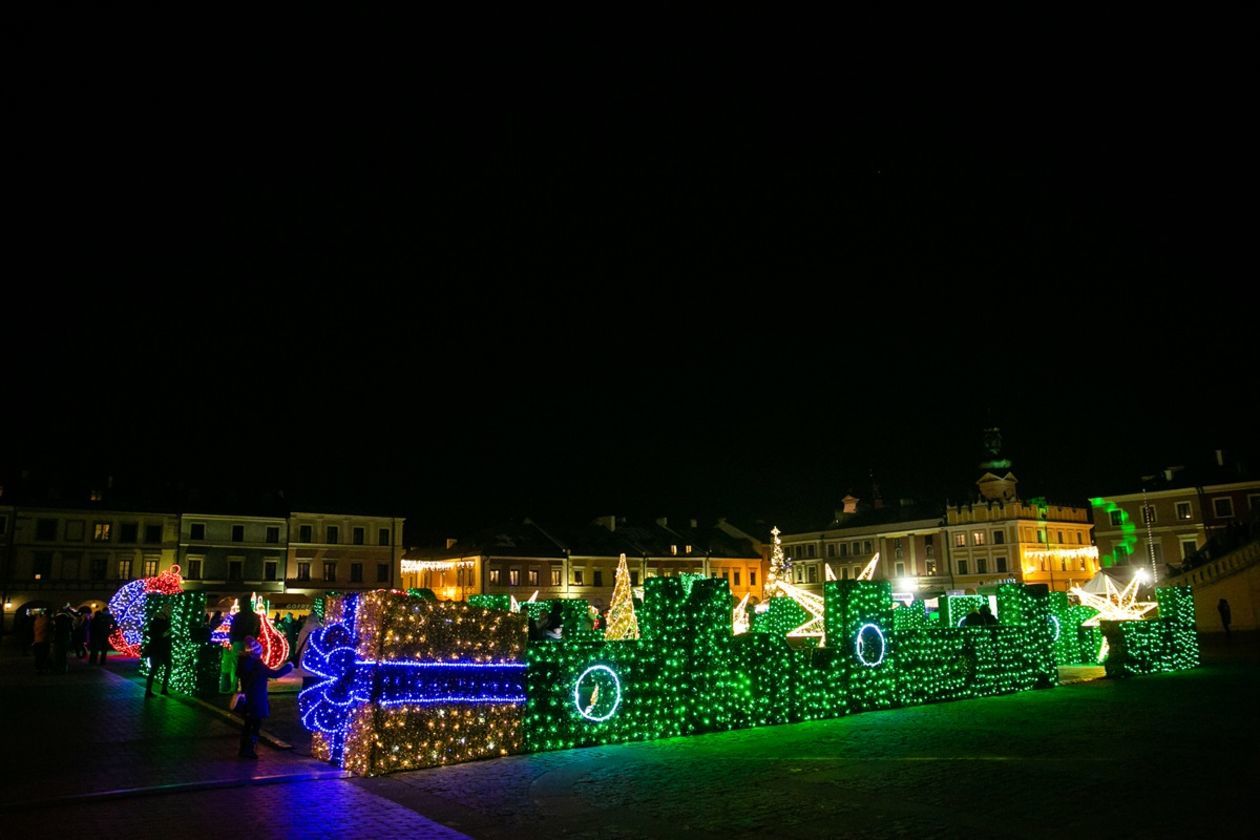  Zamość jak z bajki. Rynek Wielki już oświetlony na święta (zdjęcie 1) - Autor: Kazimierz Chmiel