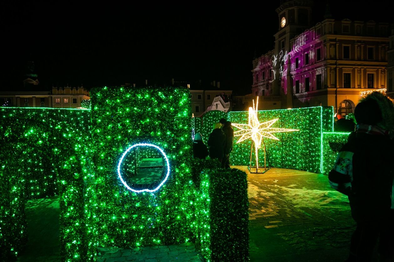  Zamość jak z bajki. Rynek Wielki już oświetlony na święta (zdjęcie 1) - Autor: Kazimierz Chmiel