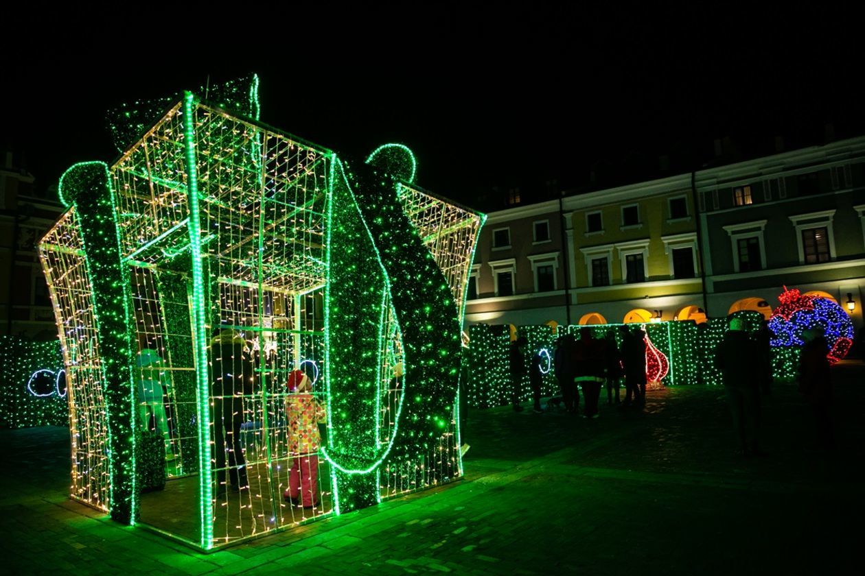  Zamość jak z bajki. Rynek Wielki już oświetlony na święta (zdjęcie 1) - Autor: Kazimierz Chmiel