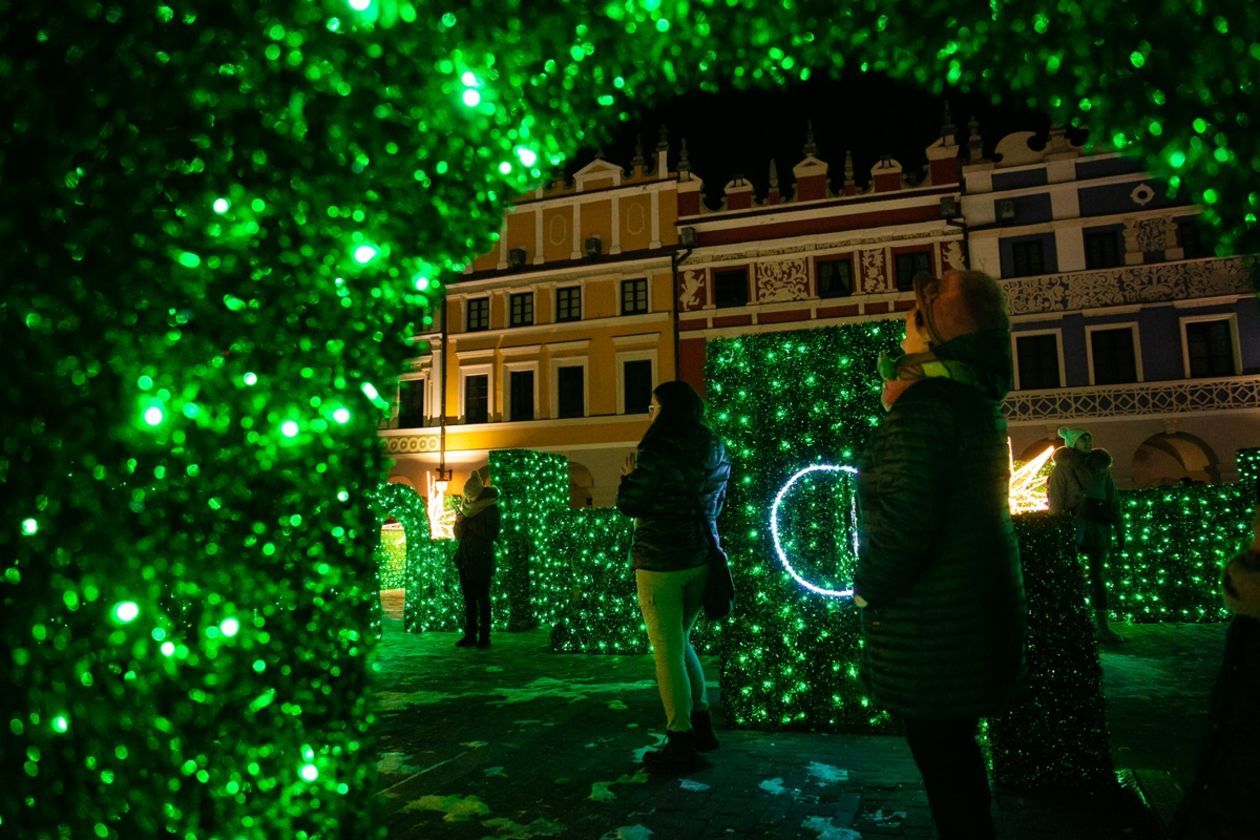  Zamość jak z bajki. Rynek Wielki już oświetlony na święta (zdjęcie 1) - Autor: Kazimierz Chmiel