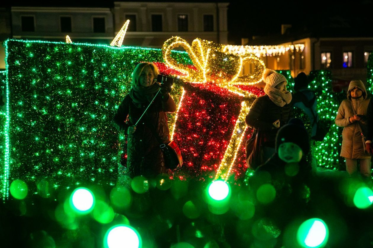  Zamość jak z bajki. Rynek Wielki już oświetlony na święta (zdjęcie 1) - Autor: Kazimierz Chmiel