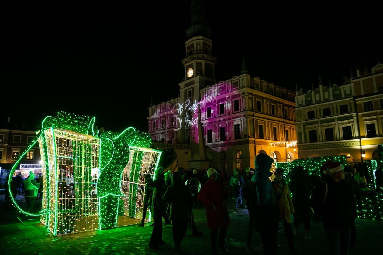  Zamość jak z bajki. Rynek Wielki już oświetlony na święta (zdjęcie 1) - Autor: Kazimierz Chmiel