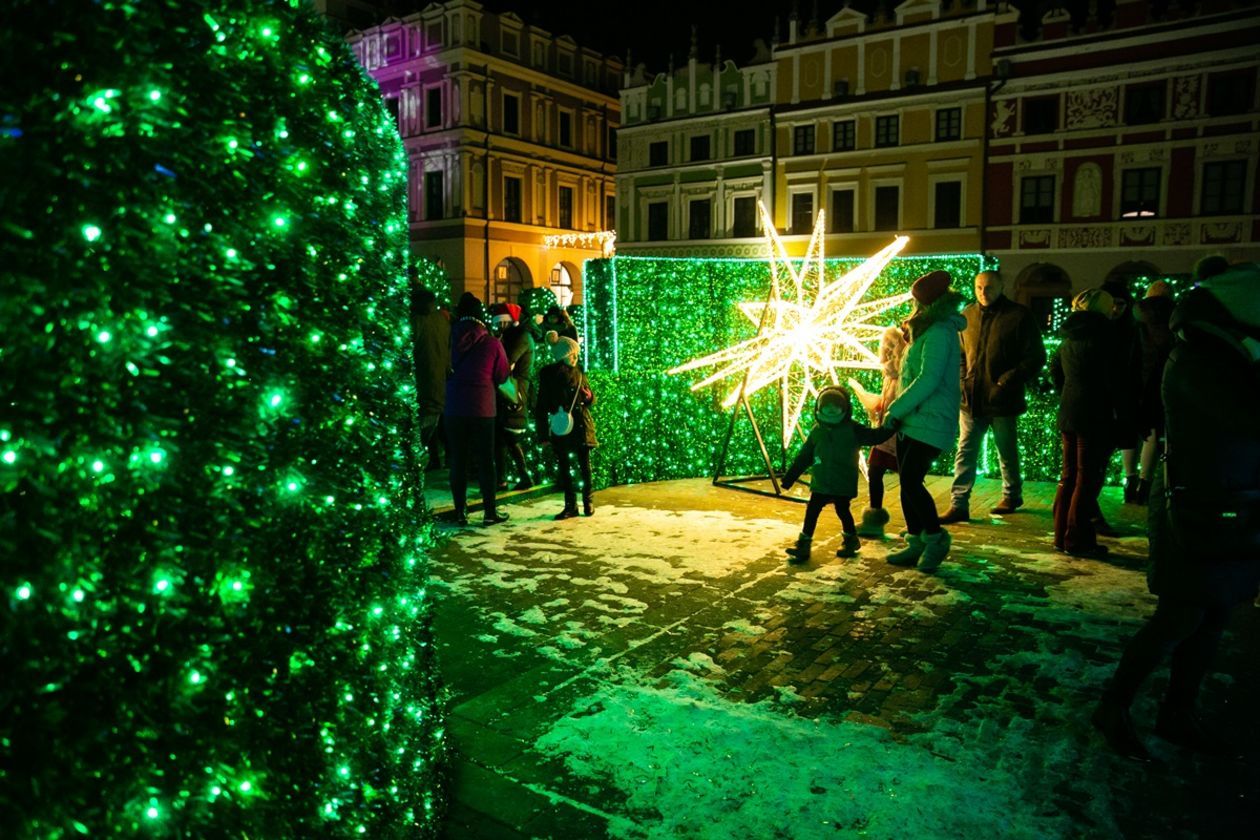  Zamość jak z bajki. Rynek Wielki już oświetlony na święta (zdjęcie 1) - Autor: Kazimierz Chmiel