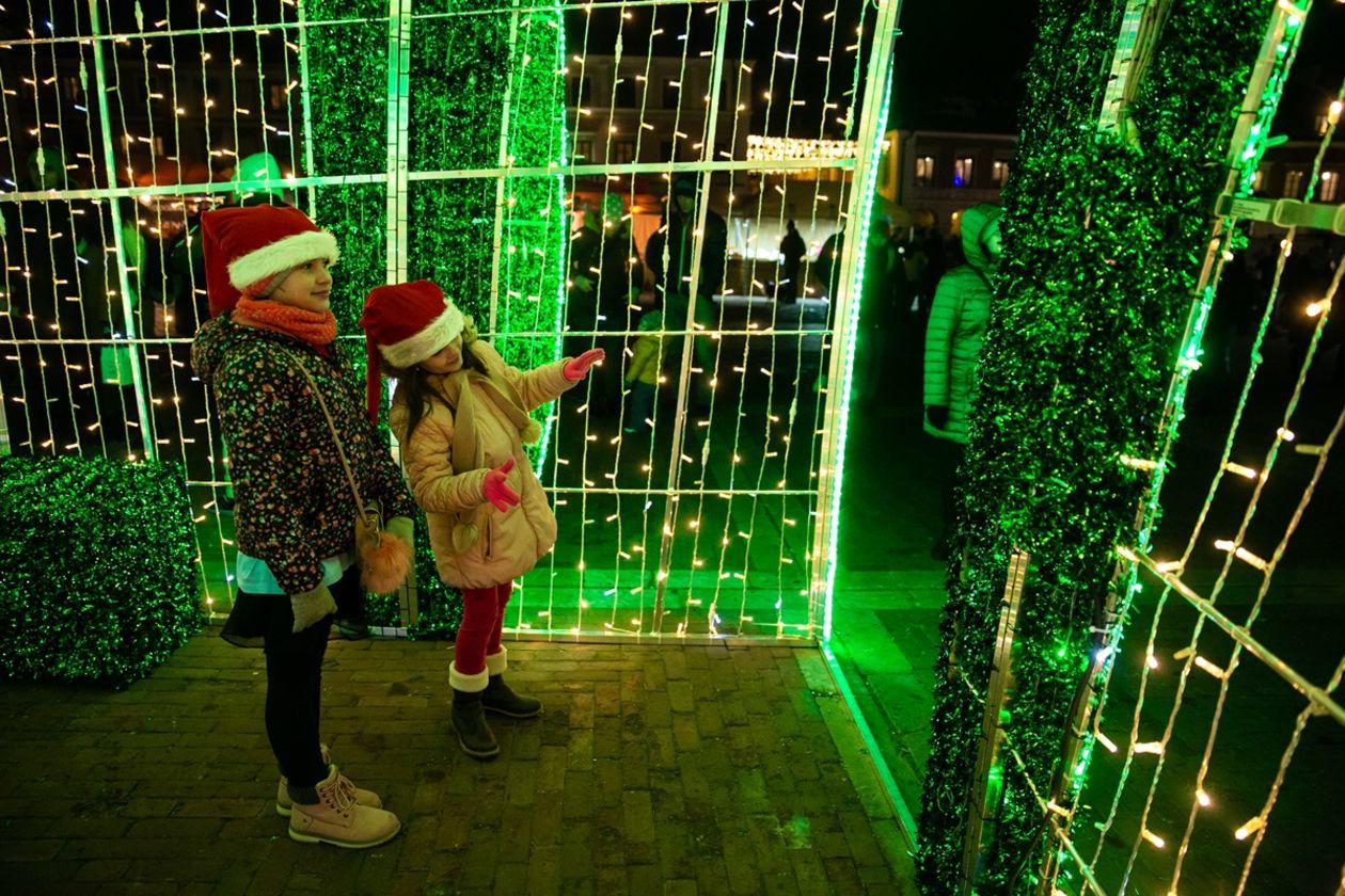  Zamość jak z bajki. Rynek Wielki już oświetlony na święta (zdjęcie 1) - Autor: Kazimierz Chmiel