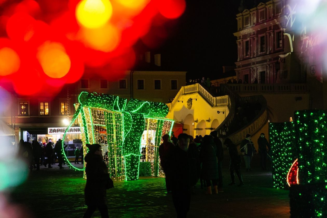  Zamość jak z bajki. Rynek Wielki już oświetlony na święta (zdjęcie 1) - Autor: Kazimierz Chmiel