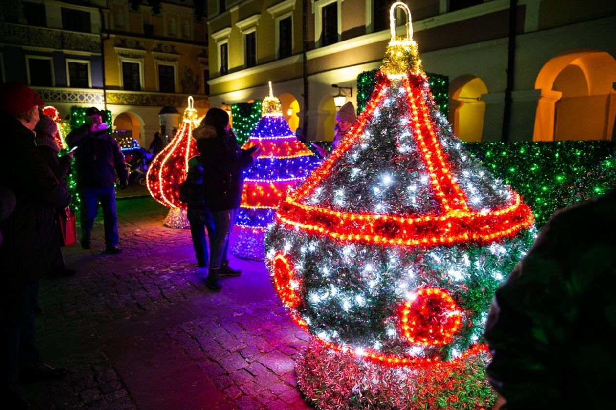  Zamość jak z bajki. Rynek Wielki już oświetlony na święta (zdjęcie 1) - Autor: Kazimierz Chmiel