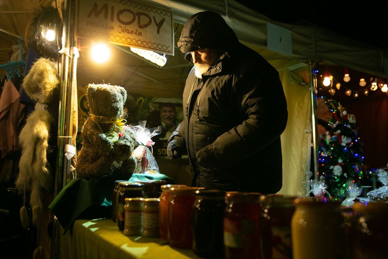  Zamość jak z bajki. Rynek Wielki już oświetlony na święta (zdjęcie 1) - Autor: Kazimierz Chmiel