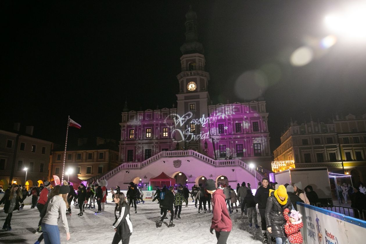  Zamość jak z bajki. Rynek Wielki już oświetlony na święta (zdjęcie 1) - Autor: Kazimierz Chmiel