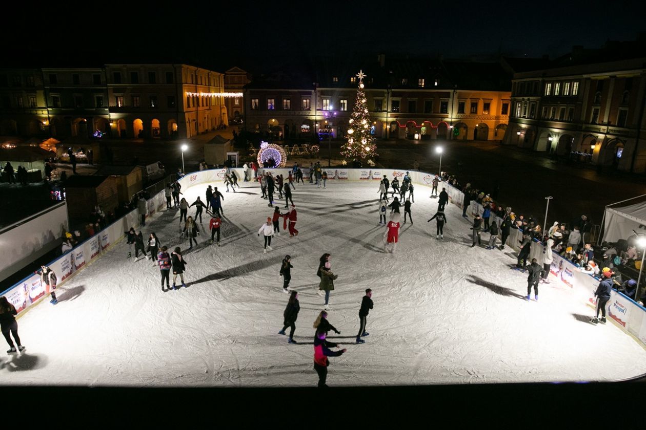  Zamość jak z bajki. Rynek Wielki już oświetlony na święta (zdjęcie 1) - Autor: Kazimierz Chmiel