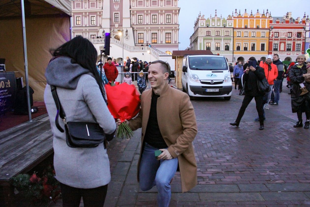  Morsowanie i oświadczyny na Rynku Wielkim w Zamościu (zdjęcie 1) - Autor: Kazimierz Chmiel