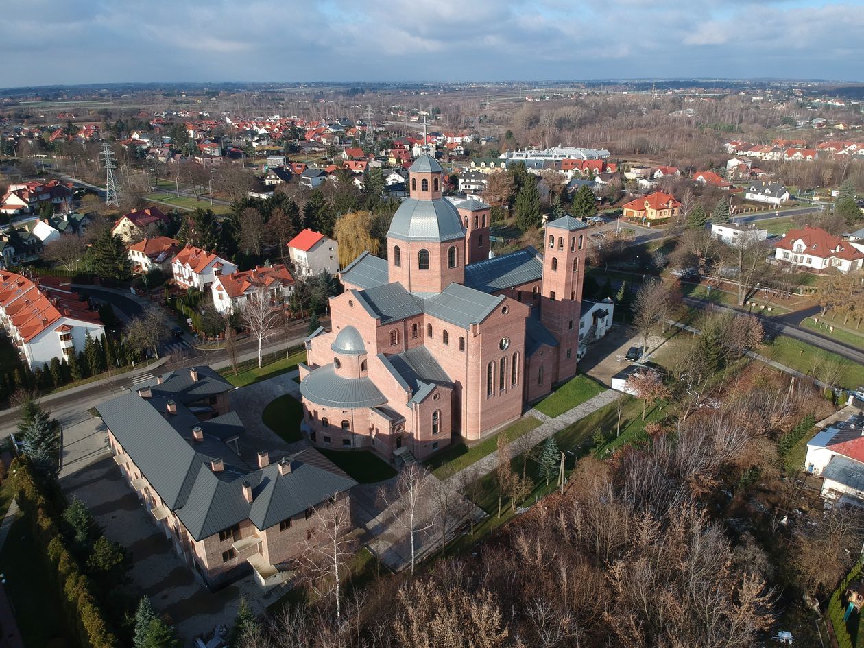  <p>Jednym z&nbsp;najdłużej budowanych kościoł&oacute;w w&nbsp;Lublinie, ale też prawdopodobnie największym jest świątynia znajdująca się przy ul. Nałęczowskiej.&nbsp;</p>