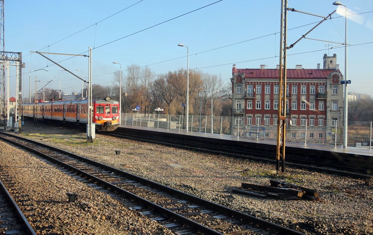  Przygotowania do wznowienia ruchu pociągów między Lublinem a Puławami (zdjęcie 1) - Autor: Piotr Michalski