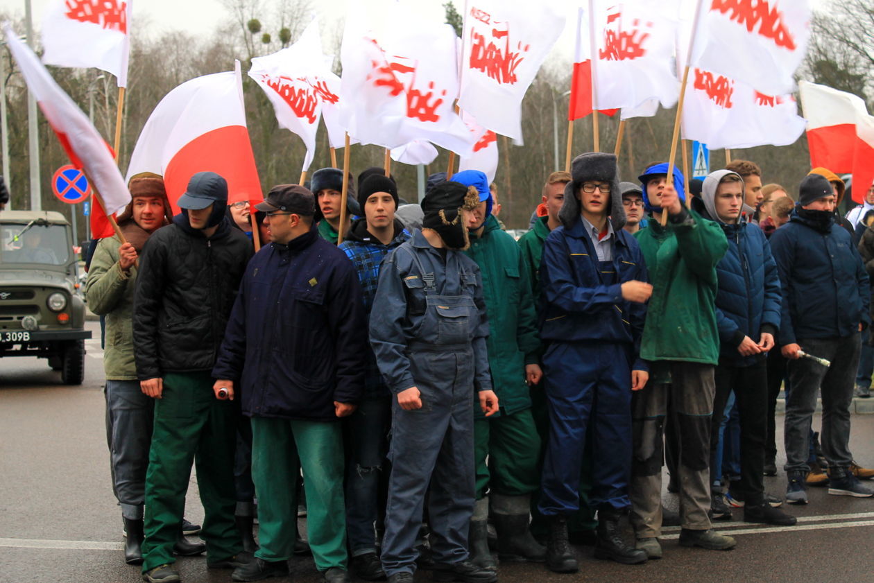  Rocznica wprowadzenia stanu wojennego. Rekonstrukcja w Puławach (zdjęcie 1) - Autor: Radosław Szczęch