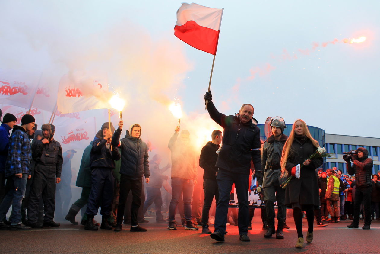  Rocznica wprowadzenia stanu wojennego. Rekonstrukcja w Puławach (zdjęcie 1) - Autor: Radosław Szczęch