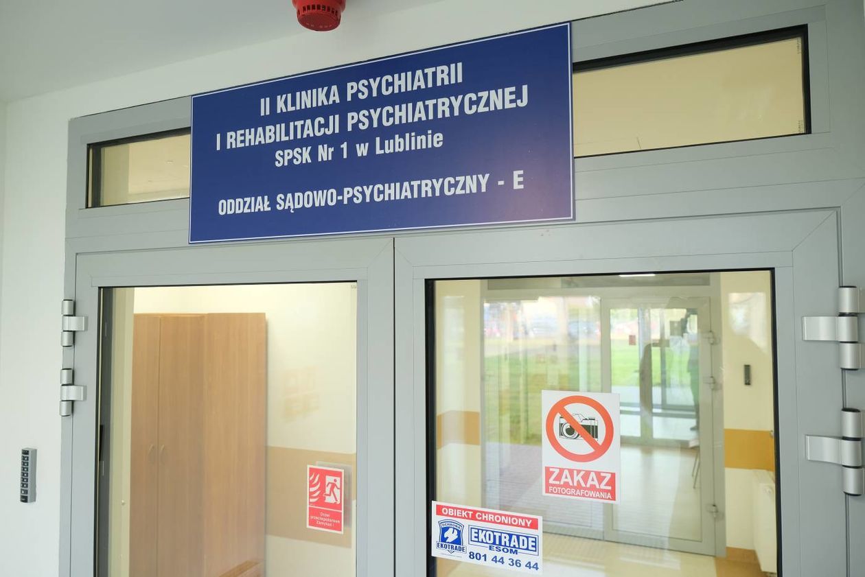  Otwarcie nowej siedziby I Kiniki Psychiatrii SPSK 1 przy ul. Głuskiej (zdjęcie 1) - Autor: Maciej Kaczanowski