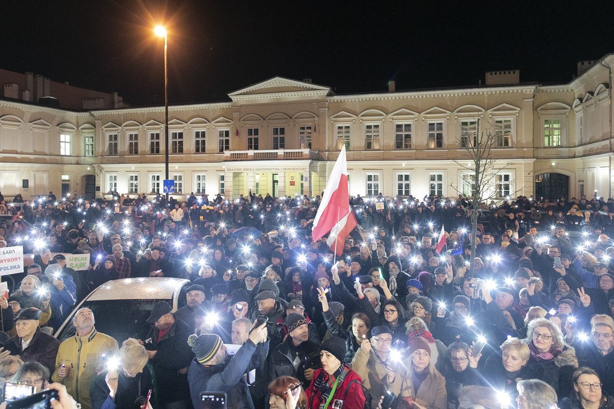  Protest w obronie sądów w Lublinie (zdjęcie 2) - Autor: Jacek Szydłowski 