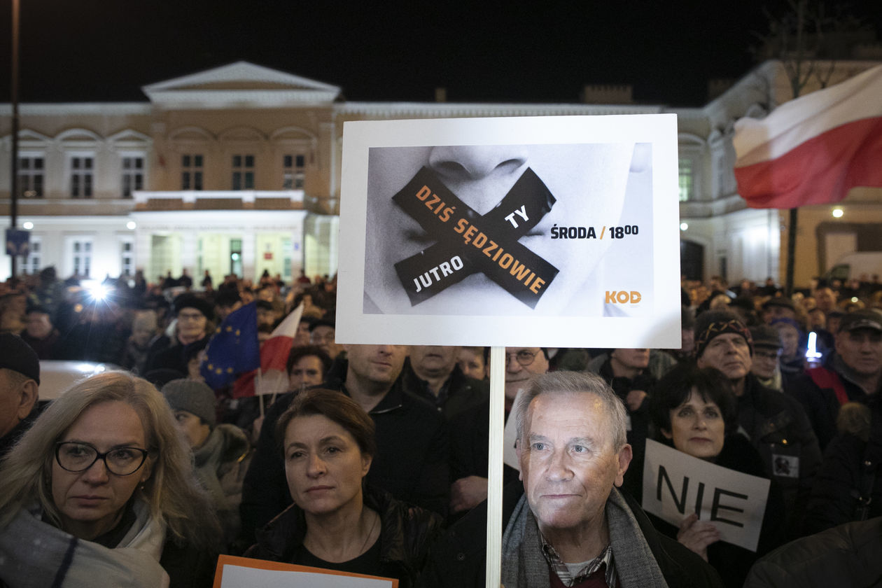 Protest w obronie sądów w Lublinie (zdjęcie 25) - Autor: Jacek Szydłowski 