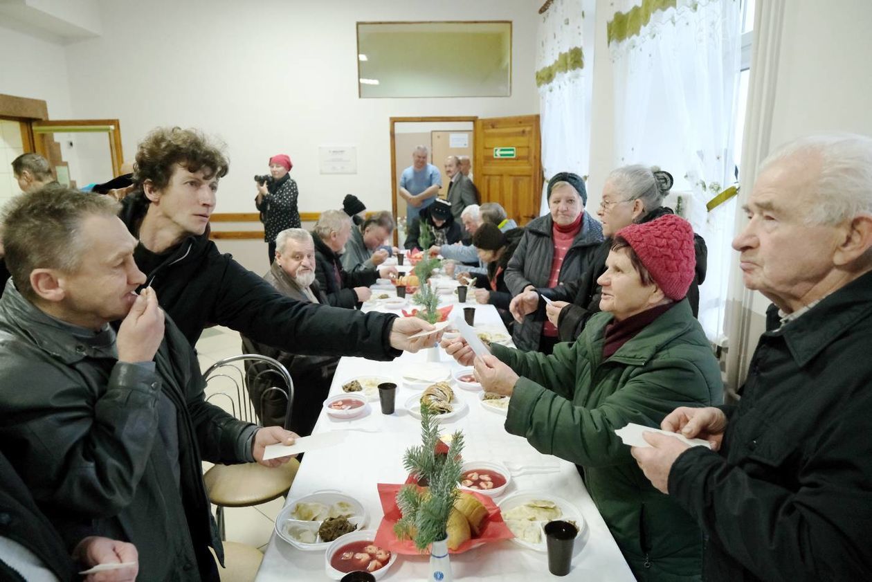  Wigilia dla ubogich w Bractwie im. św. Brata Alberta (zdjęcie 1) - Autor: Maciej Kaczanowski