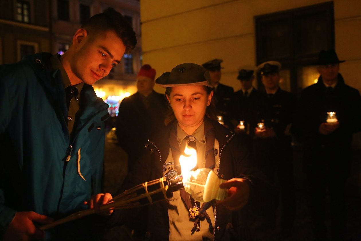  Przekazanie Betlejemskiego Światełka Pokoju mieszkańcom Lublina (zdjęcie 1) - Autor: Piotr Michalski