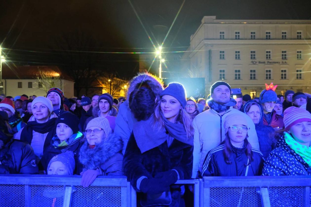  Sylwester miejski na pl. Litewskim w Lublinie (zdjęcie 1) - Autor: Maciej Kaczanowski