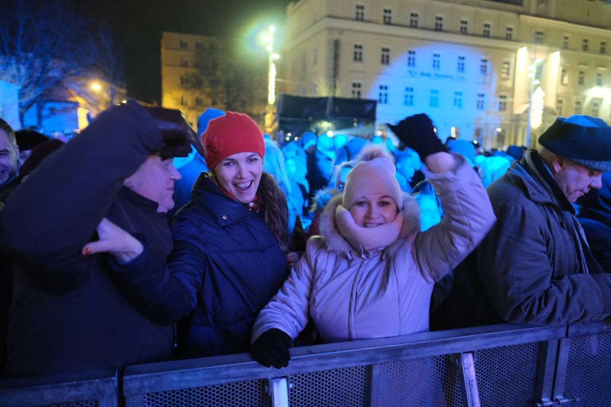  Sylwester miejski na pl. Litewskim w Lublinie (zdjęcie 1) - Autor: Maciej Kaczanowski