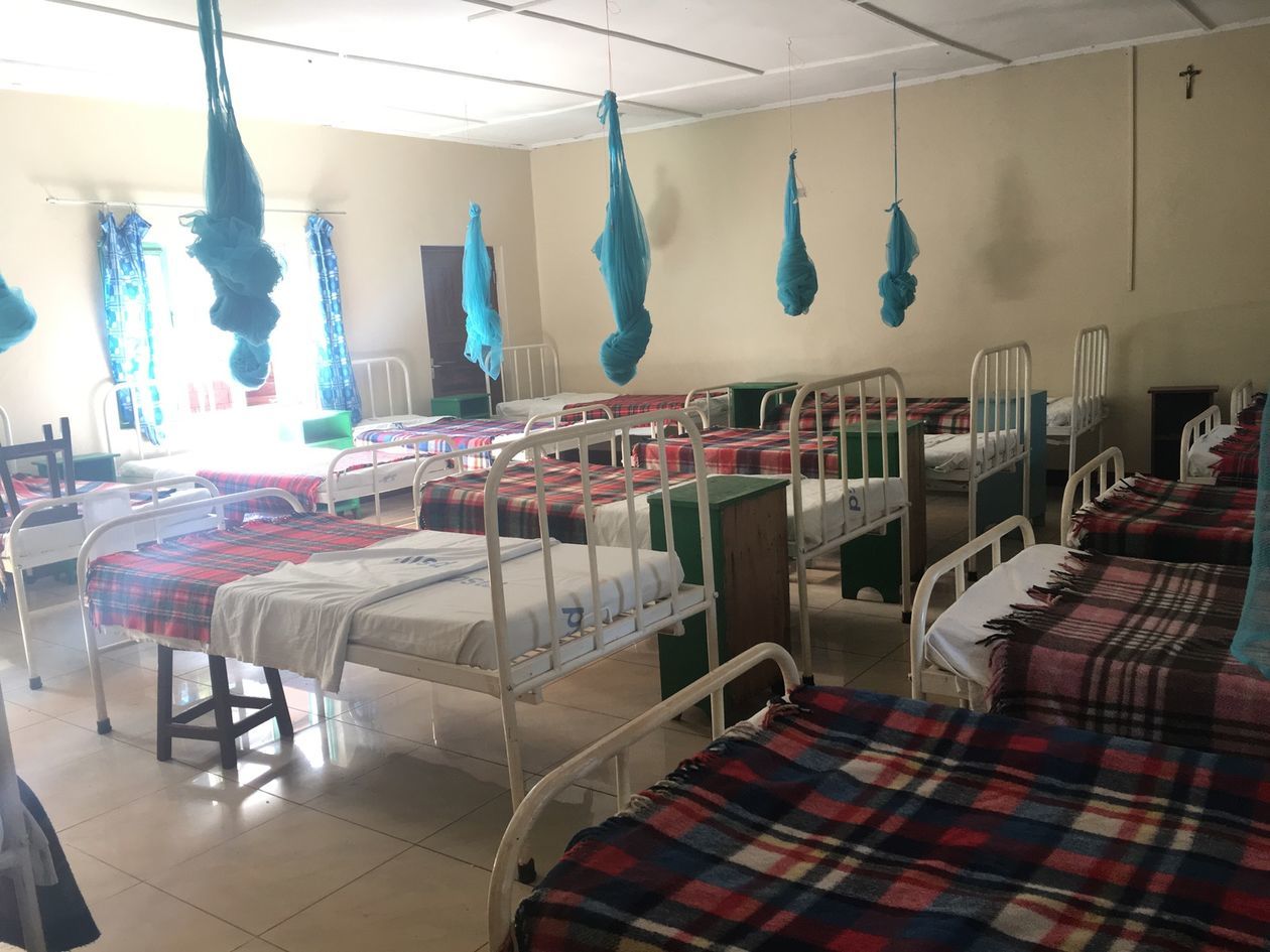 <p>Sala chorych w Szpitalu Misyjnym Mugana</p>